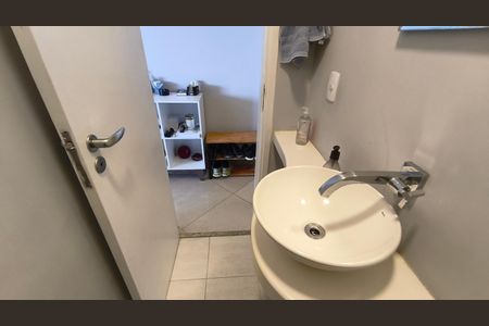 Apartamento à venda com 197m², 4 quartos e 3 vagas Apartamento à venda com 197m², 4 quartos e 3 vagasLavabo