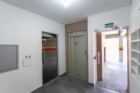 Apartamento à venda com 125m², 2 quartos e 3 vagasHall social