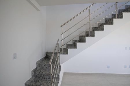 Apartamento à venda com 125m², 2 quartos e 3 vagas Apartamento à venda com 125m², 2 quartos e 3 vagasEscada