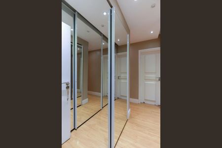 Apartamento à venda com 249m², 4 quartos e sem vaga Apartamento à venda com 249m², 4 quartos e sem vagaCloset da suíte 1