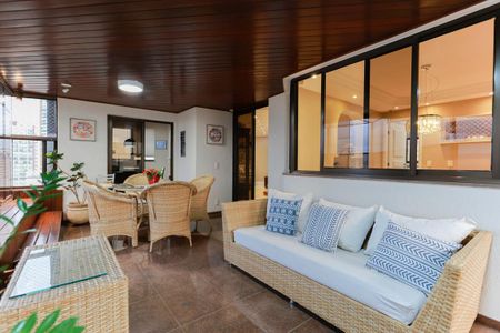 Apartamento à venda com 249m², 4 quartos e sem vaga Apartamento à venda com 249m², 4 quartos e sem vagaVaranda gourmet