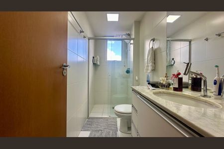 Apartamento para alugar com 60m², 2 quartos e 2 vagasBanheiro 