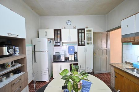 Casa à venda com 500m², 3 quartos e 4 vagas Casa à venda com 500m², 3 quartos e 4 vagasCozinha