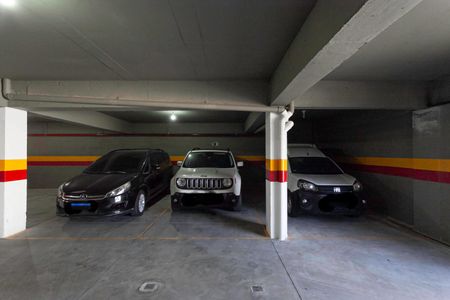 Apartamento à venda com 125m², 2 quartos e 3 vagas Apartamento à venda com 125m², 2 quartos e 3 vagasGaragem