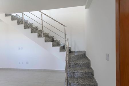 Apartamento à venda com 125m², 2 quartos e 3 vagas Apartamento à venda com 125m², 2 quartos e 3 vagasEscada