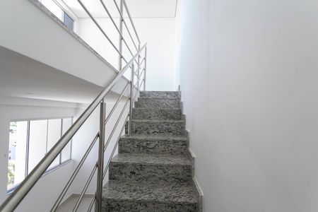 Apartamento à venda com 125m², 2 quartos e 3 vagasEscada