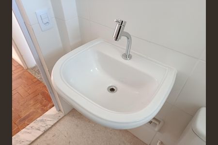 Banheiro de kitnet/studio para alugar com 1 quarto, 45m² em Perdizes, São Paulo