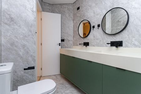 Casa à venda com 240m², 3 quartos e 2 vagasBanheiro do quarto 3 Suíte