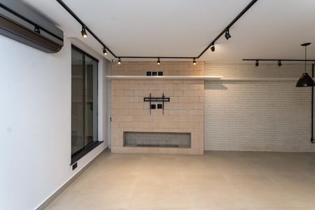 Casa à venda com 240m², 3 quartos e 2 vagasSala