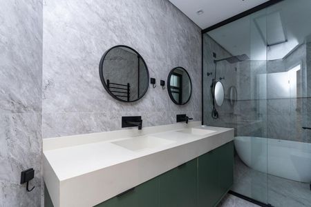 Casa à venda com 240m², 3 quartos e 2 vagasBanheiro do quarto 3 Suíte