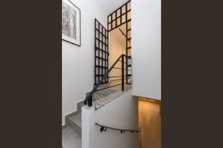 Casa à venda com 240m², 3 quartos e 2 vagasEscada