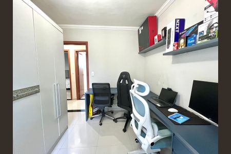 Apartamento à venda com 3 quartos, 60m² em Planalto, Belo Horizonte