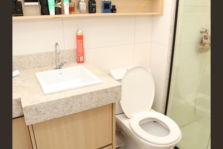 Banheiro da Suíte de apartamento para alugar com 2 quartos, 62m² em Setor Aeroporto, Goiânia