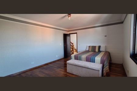 Casa à venda com 335m², 5 quartos e 6 vagasSuíte 4