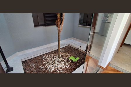 Casa à venda com 335m², 5 quartos e 6 vagasJardim de inverno 