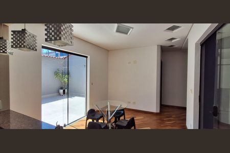 Casa à venda com 335m², 5 quartos e 6 vagasCopa