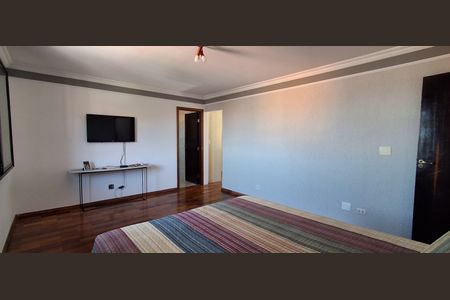 Casa à venda com 335m², 5 quartos e 6 vagasSuíte 4