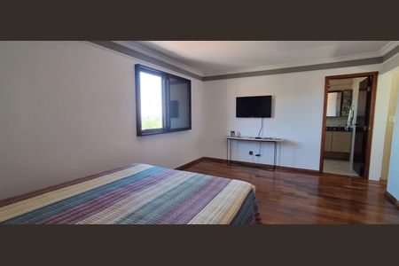 Casa à venda com 335m², 5 quartos e 6 vagasSuíte 4