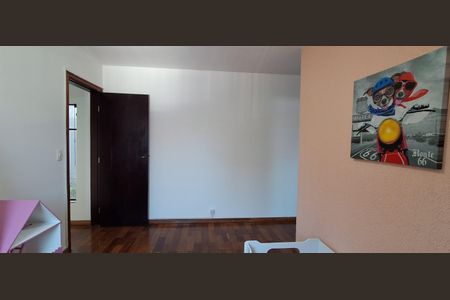 Casa à venda com 335m², 5 quartos e 6 vagasSuíte 1