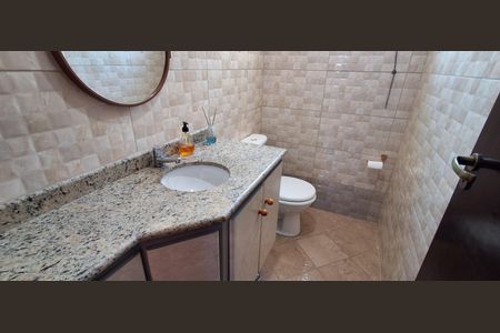 Casa à venda com 335m², 5 quartos e 6 vagasLavabo 