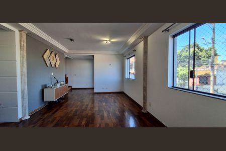 Casa à venda com 335m², 5 quartos e 6 vagasSala