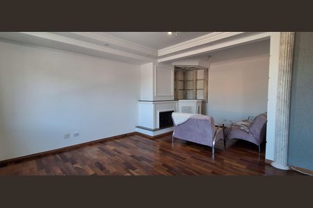 Casa à venda com 335m², 5 quartos e 6 vagasSala