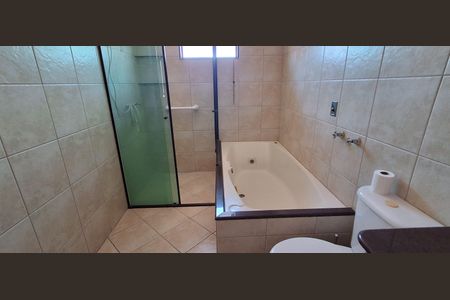 Casa à venda com 335m², 5 quartos e 6 vagasBanheiro Suíte 4