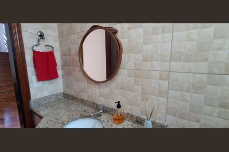 Casa à venda com 335m², 5 quartos e 6 vagasLavabo 