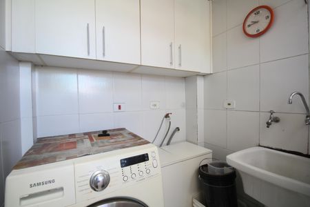 Casa à venda com 66m², 3 quartos e 1 vagaÁrea de Serviço