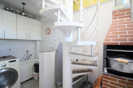 Casa à venda com 66m², 3 quartos e 1 vagaÁrea de Serviço