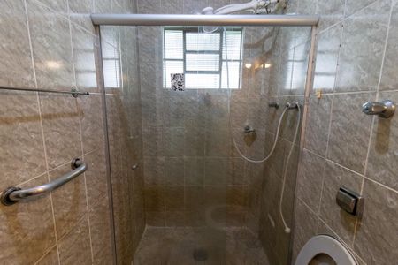 Casa à venda com 250m², 2 quartos e 4 vagas Casa à venda com 250m², 2 quartos e 4 vagasBanheiro