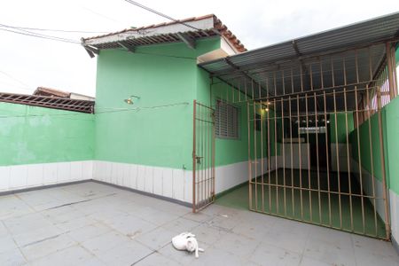 Casa à venda com 250m², 2 quartos e 4 vagas Casa à venda com 250m², 2 quartos e 4 vagasÁrea externa