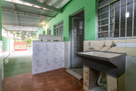 Casa à venda com 250m², 2 quartos e 4 vagas Casa à venda com 250m², 2 quartos e 4 vagasÁrea externa