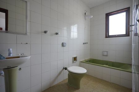 Casa para alugar com 350m², 7 quartos e 4 vagasBanheiro da Suíte 2