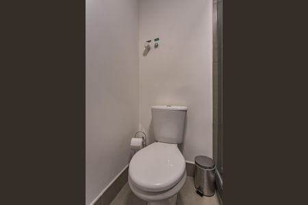 Banheiro de kitnet/studio à venda com 1 quarto, 26m² em Rio Branco, Porto Alegre