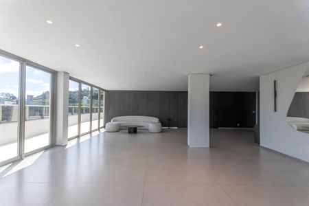 Apartamento à venda com 352m², 4 quartos e 4 vagas Apartamento à venda com 352m², 4 quartos e 4 vagasÁrea comum - Salão de festas