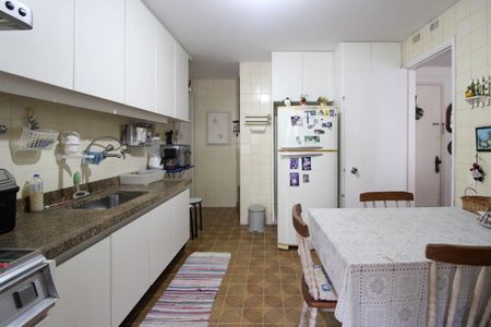 Apartamento à venda com 105m², 3 quartos e 3 vagasCozinha 