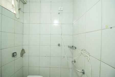 Banheiro de serviço de casa à venda com 3 quartos, 354m² em Vila dos Remedios, São Paulo