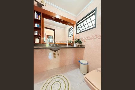 Casa à venda com 250m², 3 quartos e 2 vagasLavabo