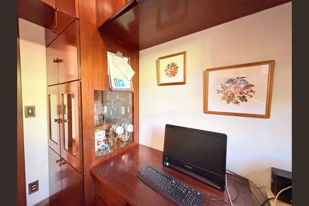 Casa à venda com 250m², 3 quartos e 2 vagasEscritorio
