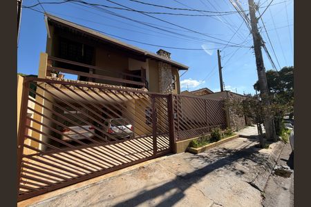 Casa à venda com 250m², 3 quartos e 2 vagasFachada