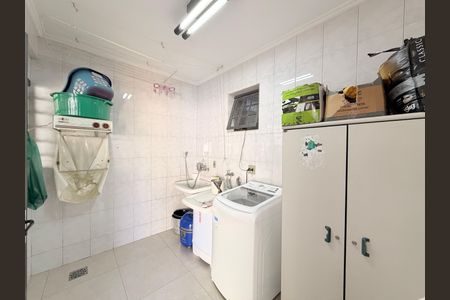 Casa à venda com 250m², 3 quartos e 2 vagasÁrea de Serviço