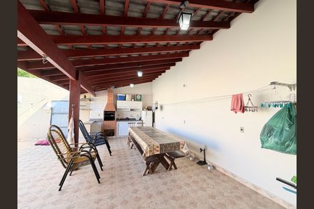 Casa à venda com 250m², 3 quartos e 2 vagasQuintal