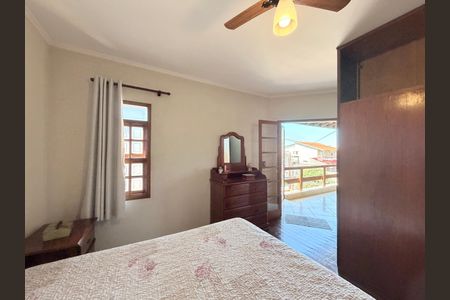 Casa à venda com 250m², 3 quartos e 2 vagasSuíte