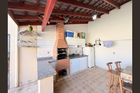 Casa à venda com 250m², 3 quartos e 2 vagasQuintal