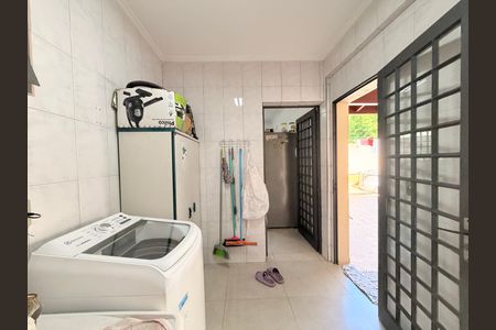 Casa à venda com 250m², 3 quartos e 2 vagasÁrea de Serviço