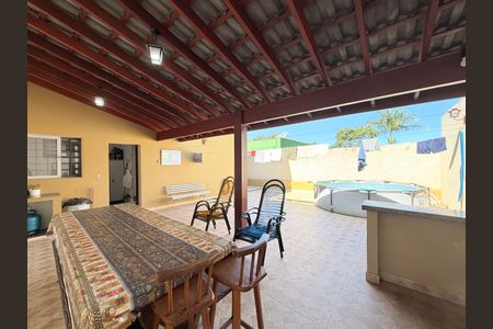 Casa à venda com 250m², 3 quartos e 2 vagasQuintal
