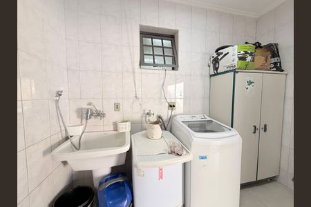 Casa à venda com 250m², 3 quartos e 2 vagasÁrea de Serviço