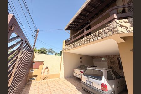 Casa à venda com 250m², 3 quartos e 2 vagasGaragem