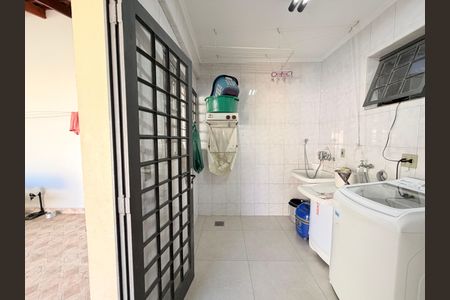 Casa à venda com 250m², 3 quartos e 2 vagasÁrea de Serviço